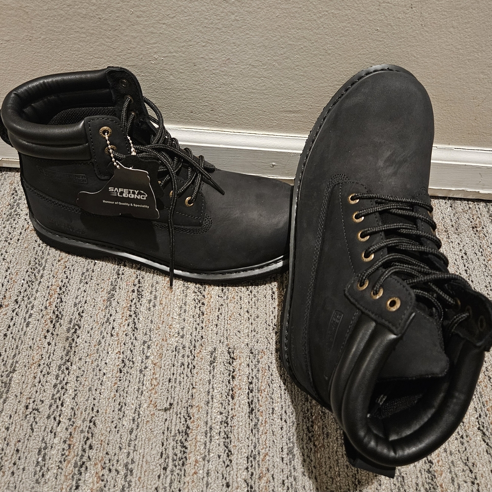 Stately Black Leather Men's Boots
